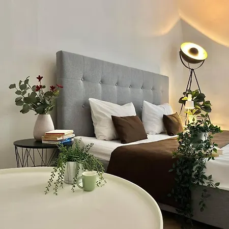 Beautiful New Town Apartment *